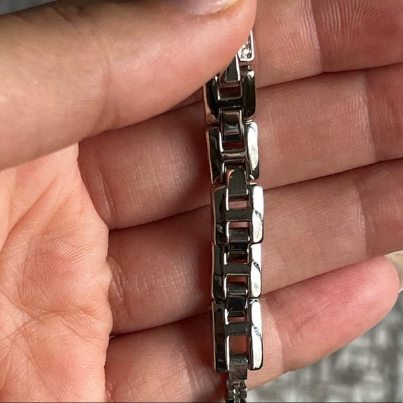 GUESS Watch - Authentic - Picture 3 of 3